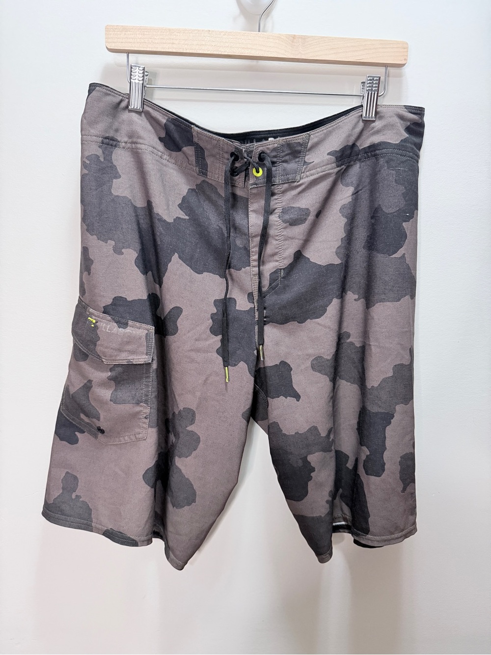 Billabong Men's Gray Camo Board Shorts W36